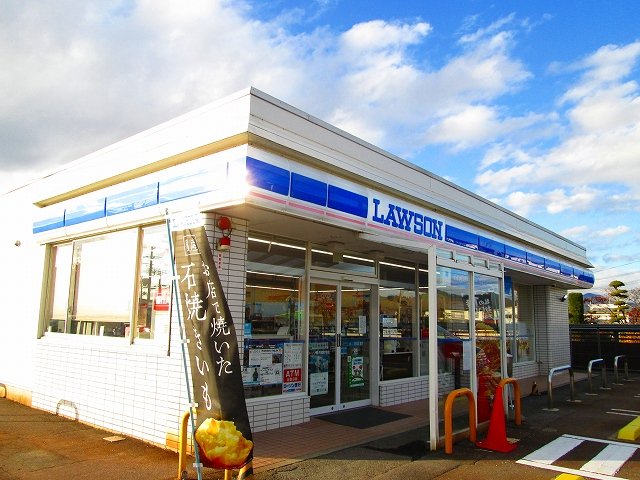 ローソン館町南店まで740m