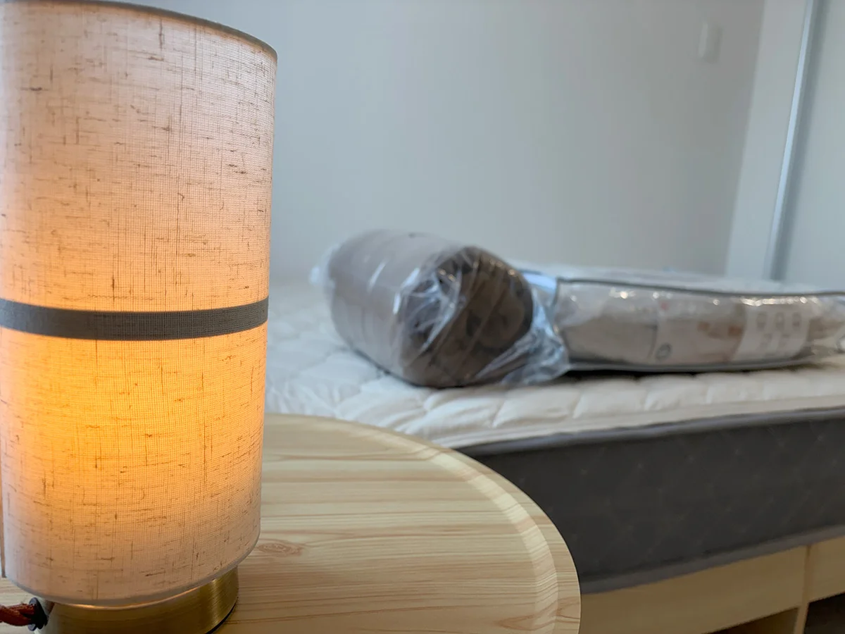 サイドテーブル