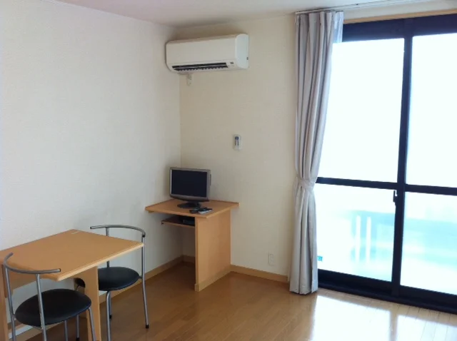 用途に応じて折りたたみ可能なテーブルです。