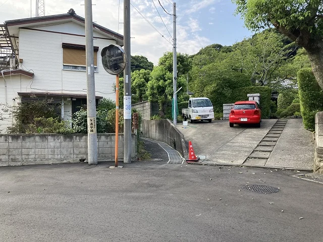 宅外駐車場入り口