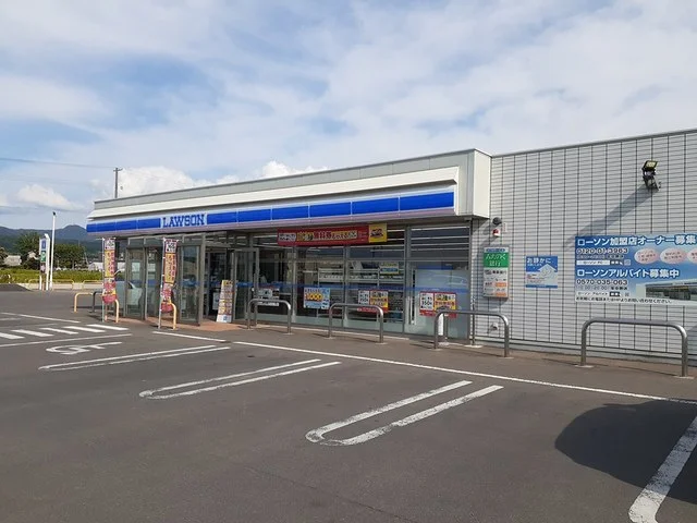 ローソン黒石角田店まで352m