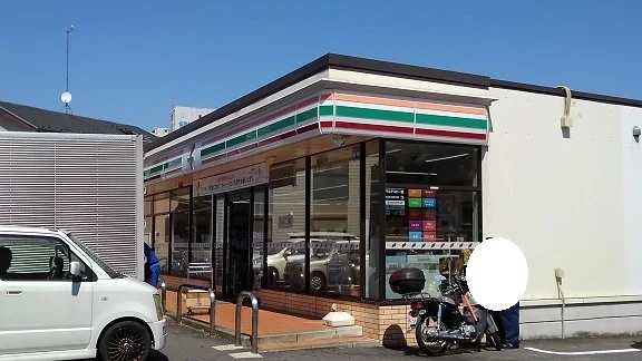 セブンイレブンまで700m