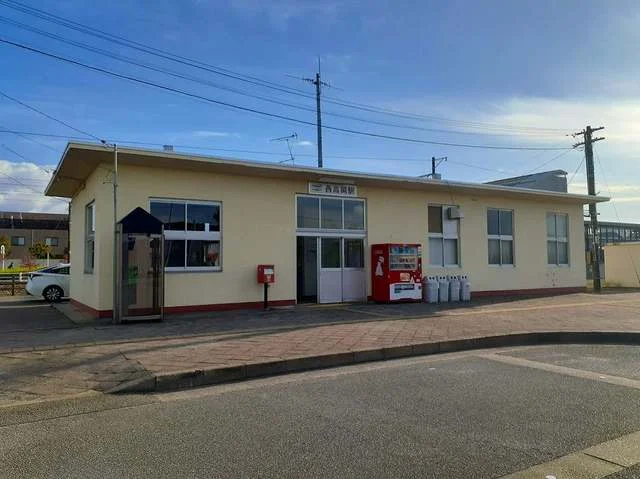 あいの風とやま鉄道西高岡駅まで650m