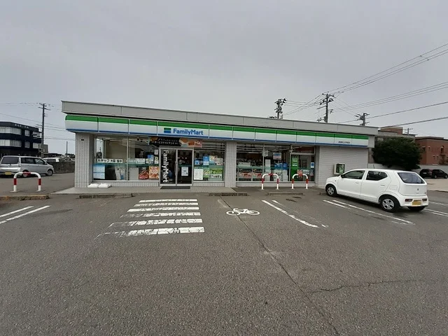ファミリーマート県立大学前店まで290m