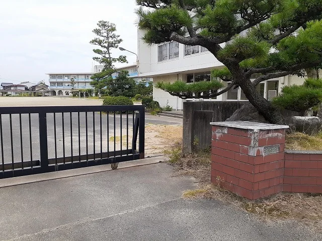 松枝小学校まで1000m