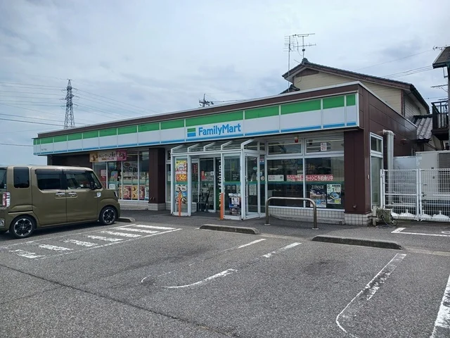 ファミリーマート下馬店まで198m
