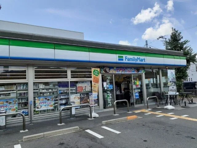 ファミリーマート 京都東インタまで300m