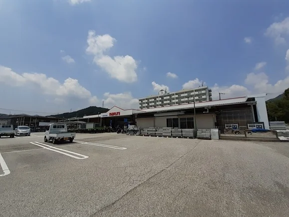 ホームセンターマルニ 旭店まで600m