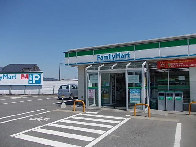 ファミリーマートまで1200m