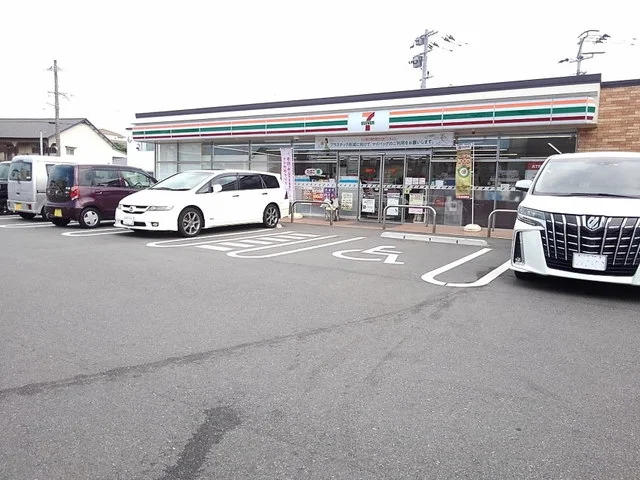 セブンイレブン福岡老司3丁目店まで260m