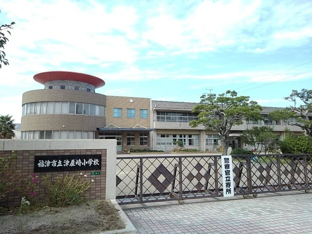 津屋崎小学校まで1200m