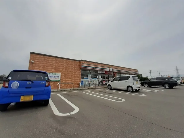 セブンイレブン燕桜町店まで850m