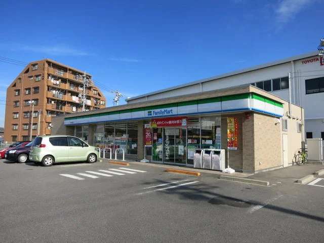 ファミリーマート新渡場店まで300m