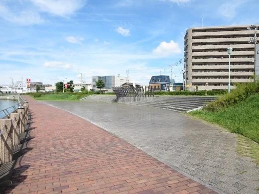 徳島みなと公園まで800m