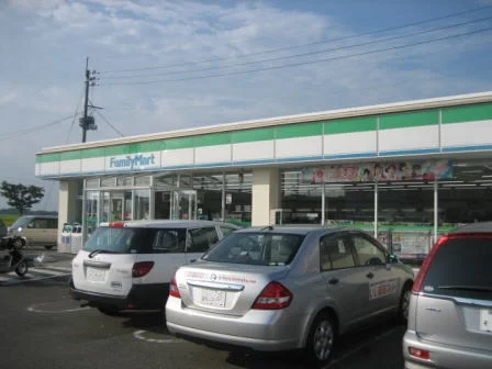 ファミリーマート横越茜ケ丘店まで400m