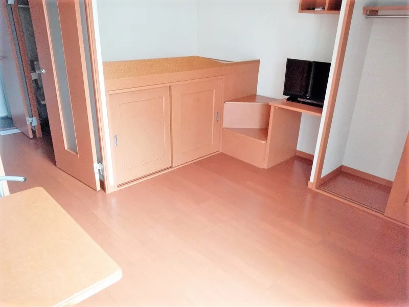 備品は部屋毎に異なります。１Ｆのみフローリング