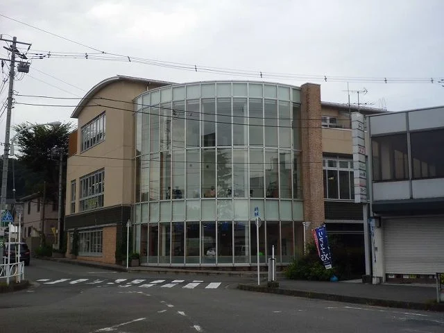 平山図書館まで500m