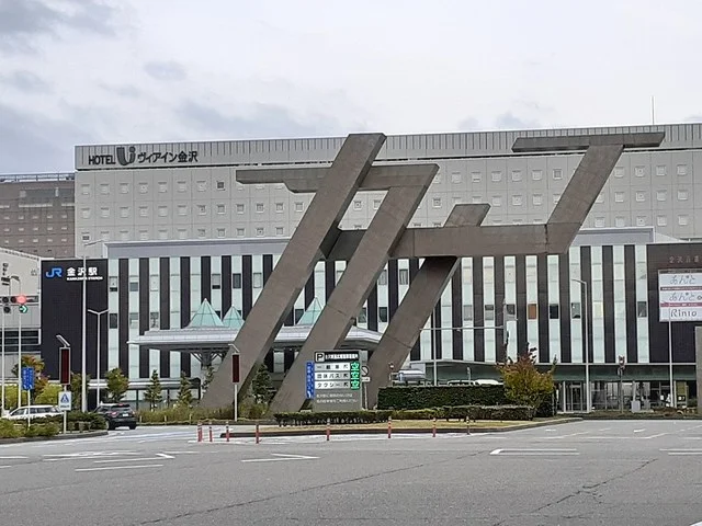 金沢駅まで2200m