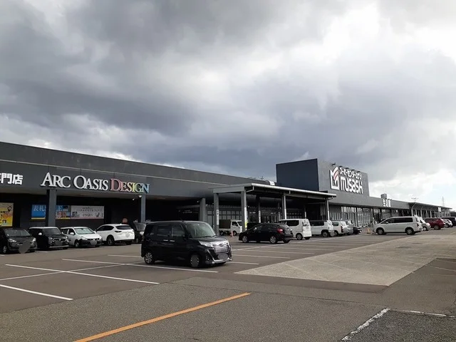 ホームセンタームサシ金沢店まで300m