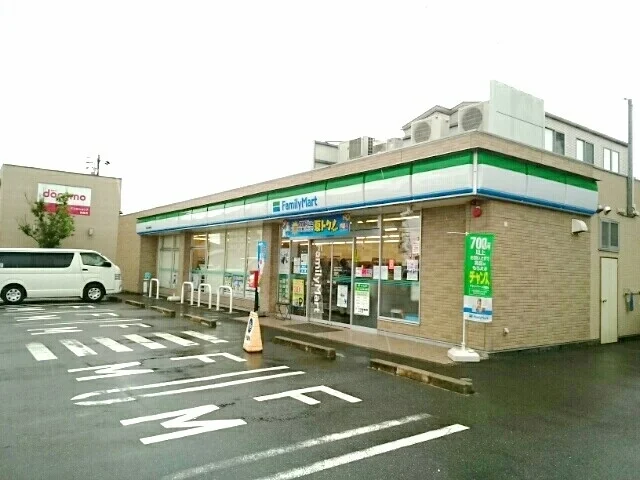 ファミリーマート　大地新町店まで300m