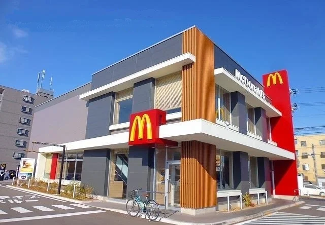 マクドナルドまで600m