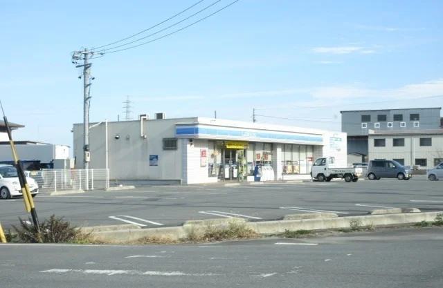 ローソン立田町浜塚店まで350m