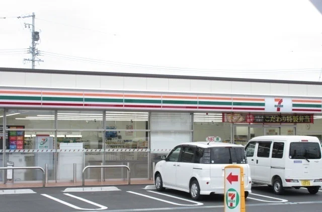 セブンイレブン松阪豊原西店まで1900m