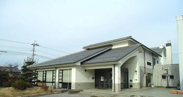 東近江市立五個荘図書館まで180m