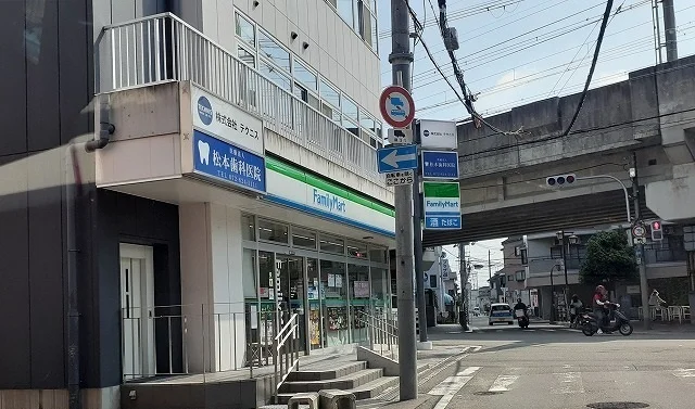 ファミリーマート様まで150m