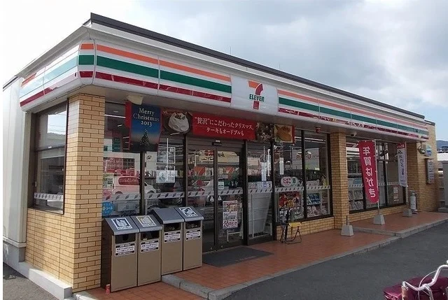 セブンイレブンまで700m