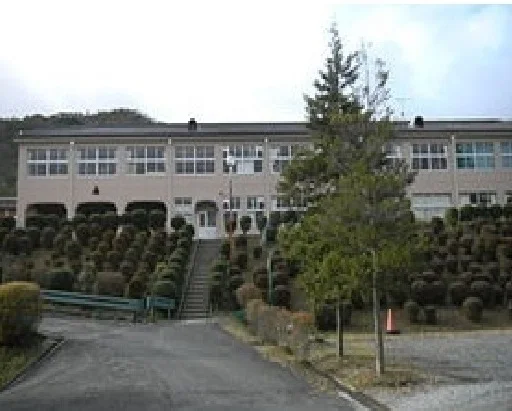 八千代中学校まで4000m