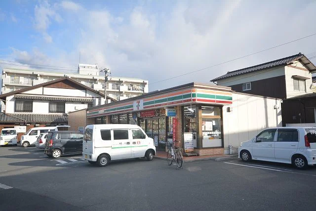 セブンイレブンまで800m