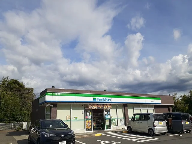 ファミリーマート御幸辻店様まで386m