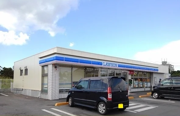 ローソンうるま川崎店まで1000m