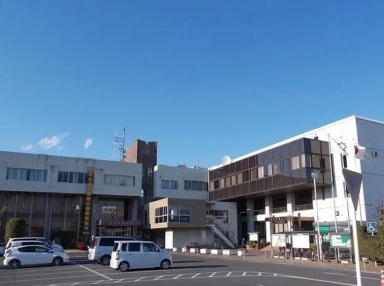 伊奈町役場まで820m