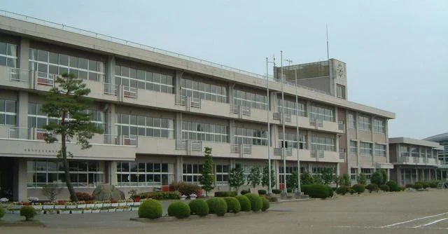 北高根沢中学校まで3700m