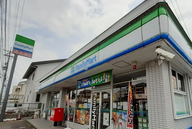 ファミリーマートまで450m