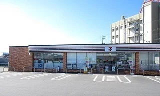 セブンイレブン松阪荒木町店まで550m