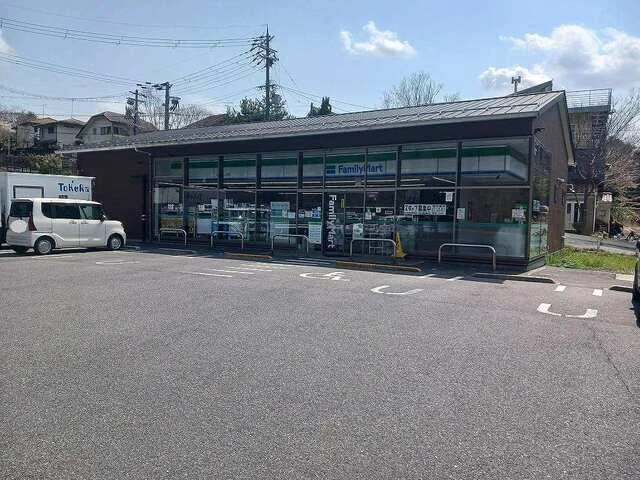 ファミリーマート大津ひえい平店まで1000m