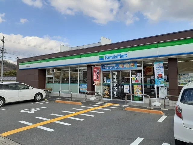 ファミリーマートまで450m