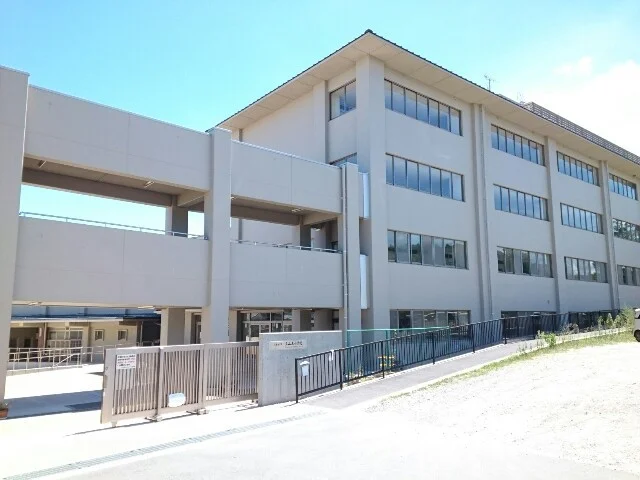 三山木小学校まで600m