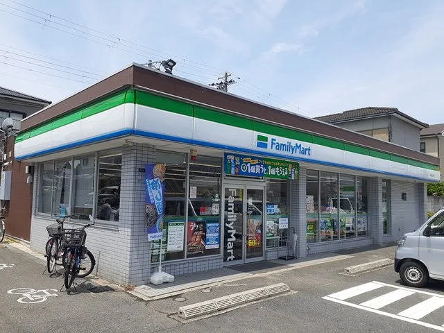 ファミリーマート様まで201m