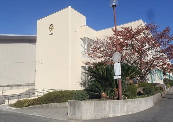 岡山市立京山中学校まで1200m