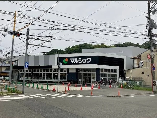 マルショク旭店まで2100m