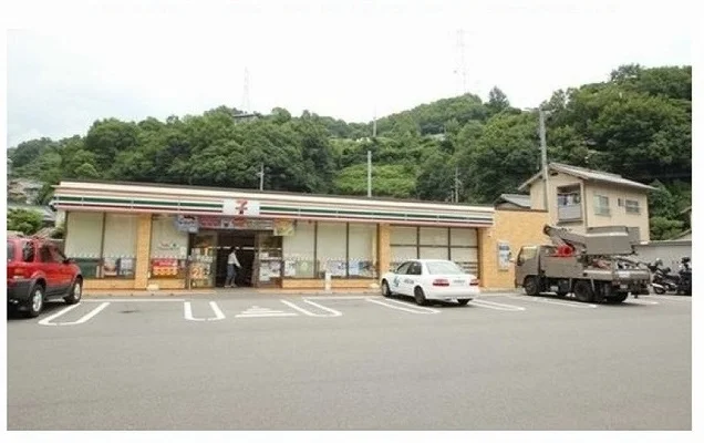 セブンイレブンまで390m