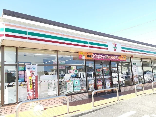 セブンイレブン宮崎空港前店まで300m