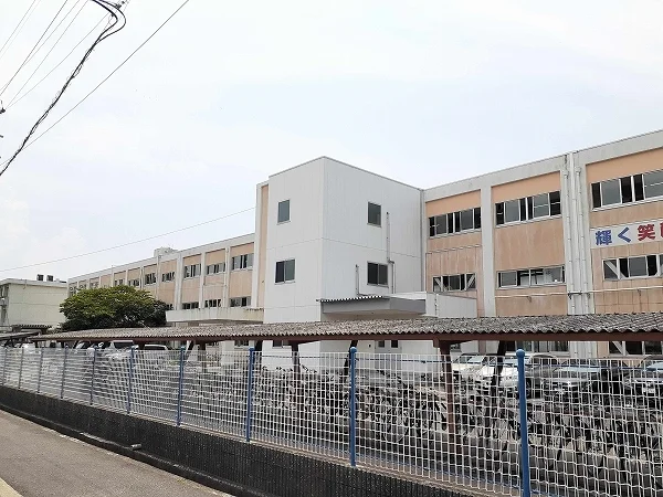 千代崎中学校まで1000m