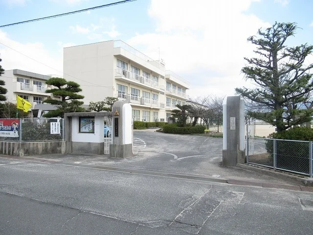 防府市立新田小学校まで600m