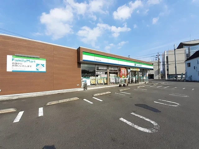 ファミリーマート　佐伯中村北店まで600m