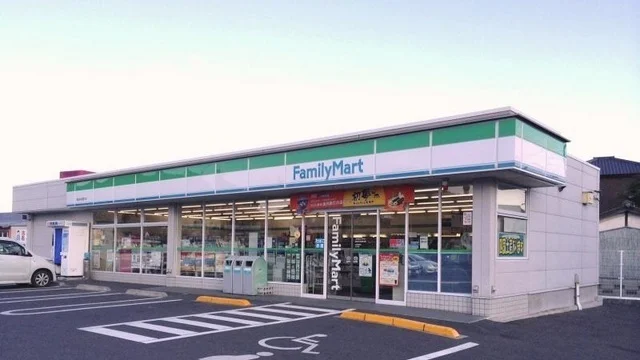 ファミリーマートさんまで400m